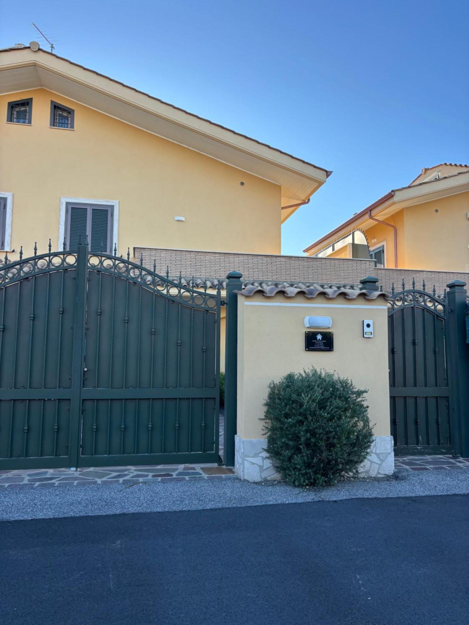 Carolas Luxury House Fiumicino Exterior photo